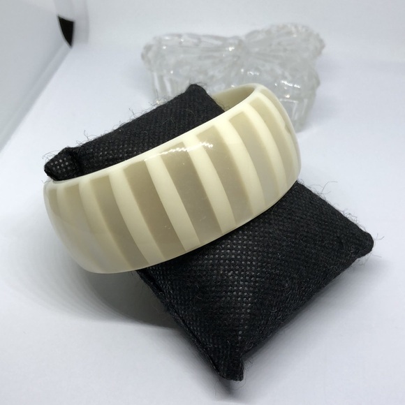 VINTAGE casein like faux mother of pearl inlay stripe bangle bracelet - Picture 5 of 5